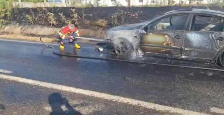Bingöl’de seyir halindeki otomobil alev aldı