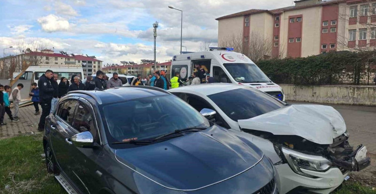 Bingöl'de Trafik Kazası: 4 Yaralı