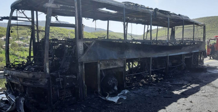 Bingöl'de Yolcu Otobüsü Yandı