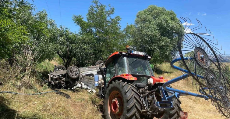 Bingöl'ün Genç ilçesinde park halindeki traktöre çarpan otomobil ters döndü: 1 yaralı