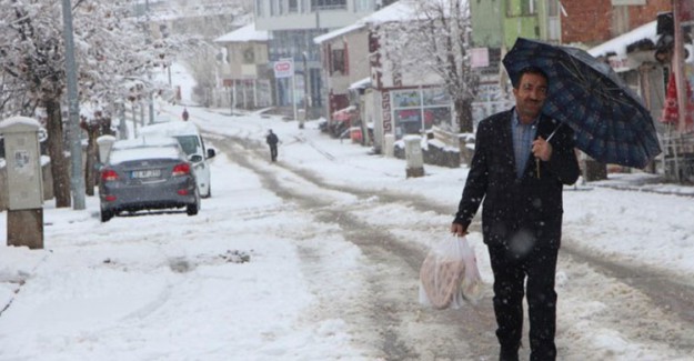 Bingöl'ün Karlıova İlçesinde 27 Aralık'tan Beri Okullar Tatil