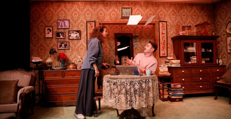 Bir Aile Provası: Yaşayın Gitsin Tiyatro Oyunu Turneye Çıkıyor