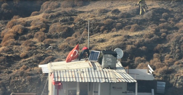 Bir Vatandaş Yangında Her Şeyi Bırakıp Türk Bayrağını Kurtardı