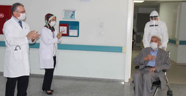 Birden Fazla Kronik Hastalığı Bulunan 83 Yaşındaki Hasta Koronavirüsü Yendi