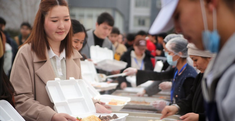 Bişkek'te Sokak İftarı Geleneği Kutlandı