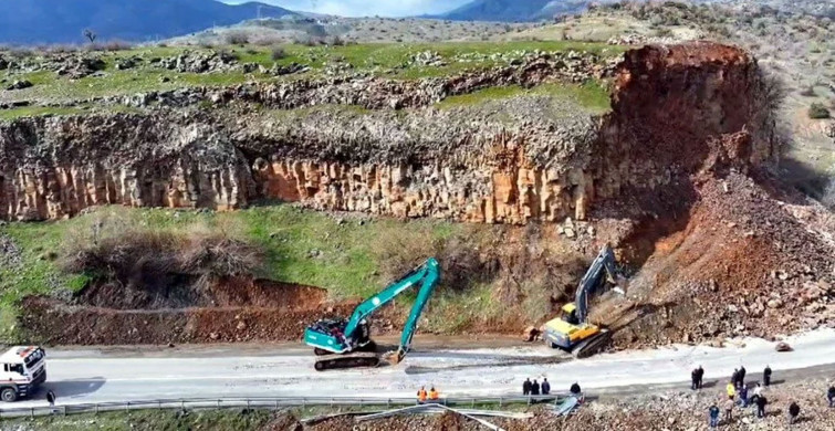 Bitlis-Baykan kara yolunda korkutan heyelan!