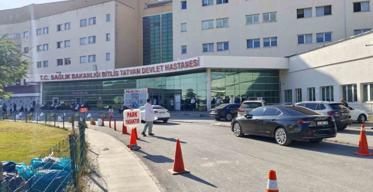 Bitlis sağlık müdürü makam aracı kazaya karıştı: 11 yaşındaki çocuk yaralandı