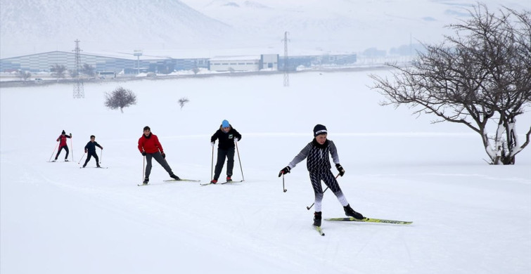 Bitlisli Kayakçılar Dondurucu Soğukta Hedefe Kilitlendi