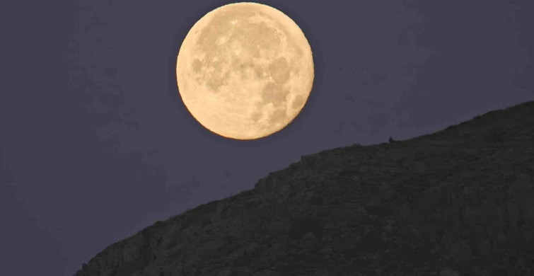 Bitlis'te dolunay batarken güneş doğdu