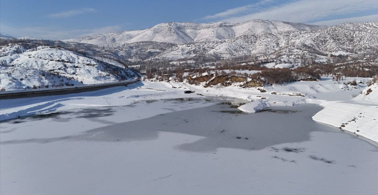 Bitlis'te Gayda Sulama Barajı Buzla Kaplandı