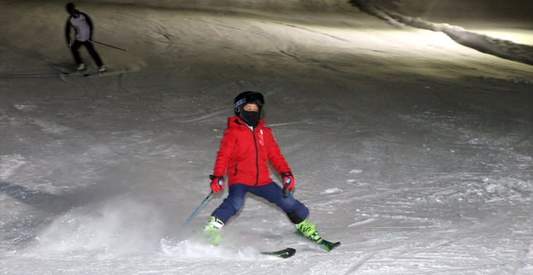 Bitlis'te Gece Kayak Keyfi Başladı