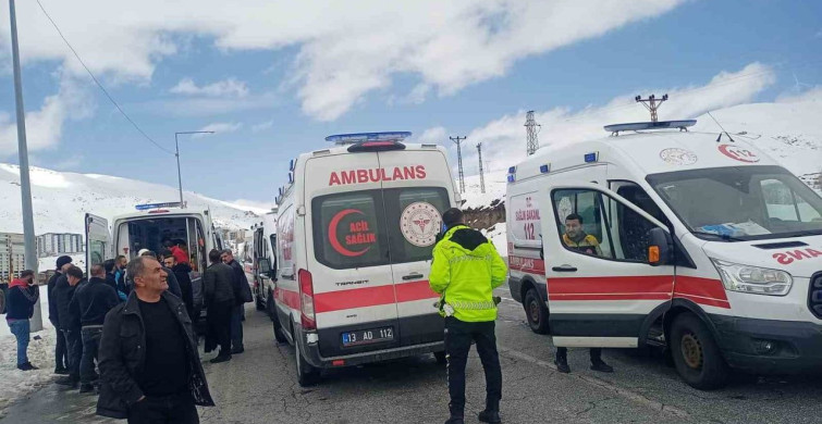 Bitlis’te İki Ayrı Trafik Kazası: 12 Yaralı