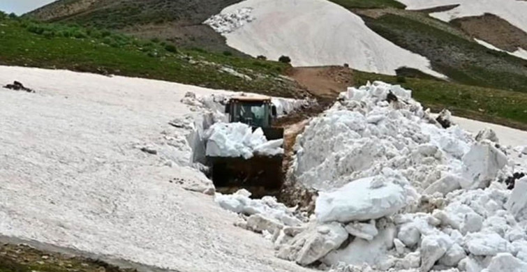 Bitlis'te karla mücadele çalışmaları aralıksız sürüyor