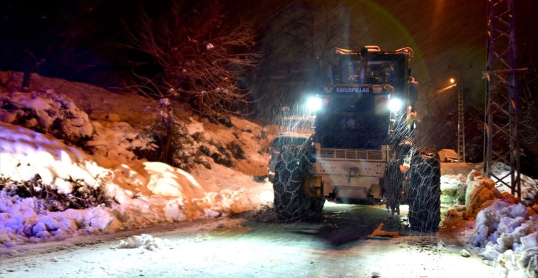 Bitlis'te Karla Mücadele Ekiplerinden Örnek Yardım
