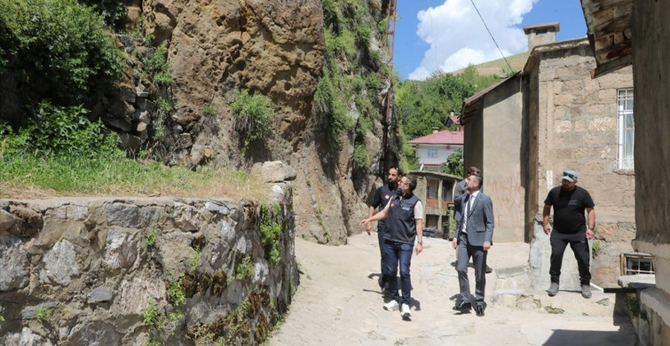 Bitlis'te Kaya Düşme Riskine Karşı Çelik Ağ Önlemleri