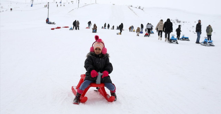 Bitlis'te Yarıyıl Tatilinde Kayak Yoğunluğu