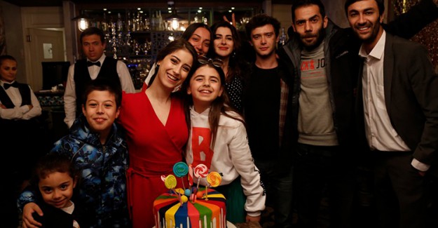 Bizim Hikaye Setinde Doğum Günü Süprizi