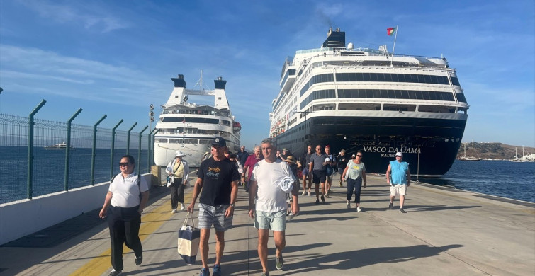 Bodrum'a İki Kruvaziyerle 1204 Yolcu Geldi