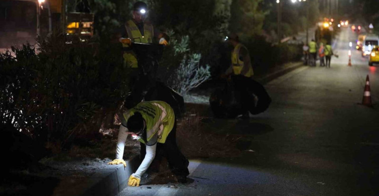 Bodrum Belediyesi ekipleri Emin Anter Bulvarı'nda gece mesaisi yaptı