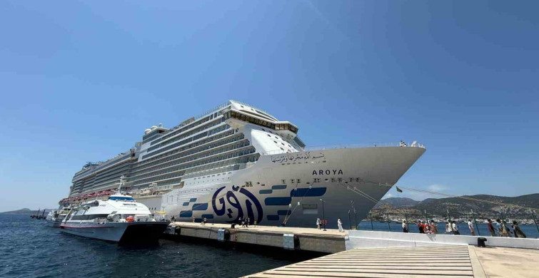 Bodrum'a Aroya Gemisiyle 2 Bin 124 Turist Geldi