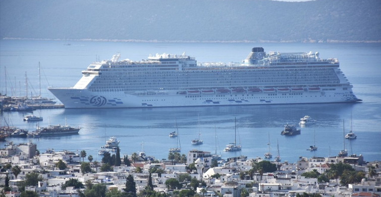 Bodrum'a Aroya Kruvaziyeri Geldi