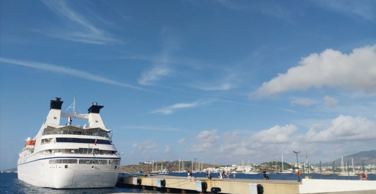 Bodrum'a Ulaşan Star Legend Kruvaziyeri ile Gelen Turistler Şehri Keşfetti Bodrum'a Ulaşan Star Legend Kruvaziyeri ile Gelen Turistler Şehri Keşfetti
