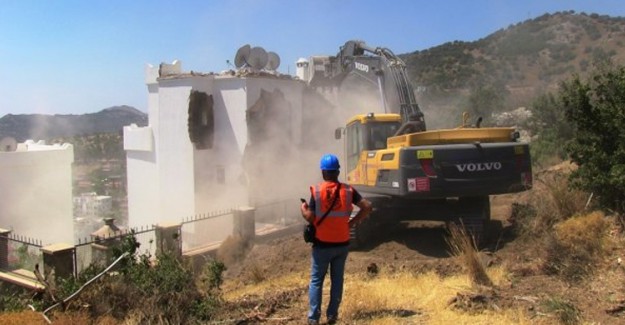 Bodrum'da Kaçak Yapılara Müdahale Sürüyor