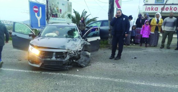 Bodrum'da Öğrenci Servisi İle Otomobil Çarpıştı; 13 Yaralı 