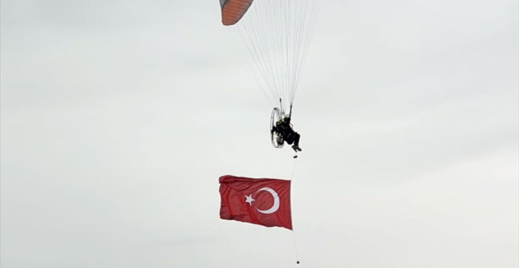 Bodrum'da Paramotorla Şehitler Anıldı