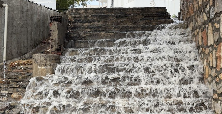 Bodrum'da Sağanak Yağış Hayatı Zorlaştırdı
