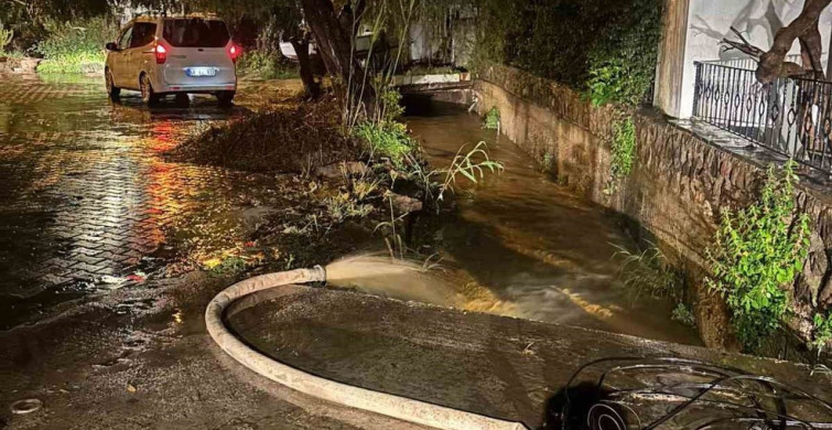 Bodrum'da Şiddetli Sağanak Yağış Etkili Oldu