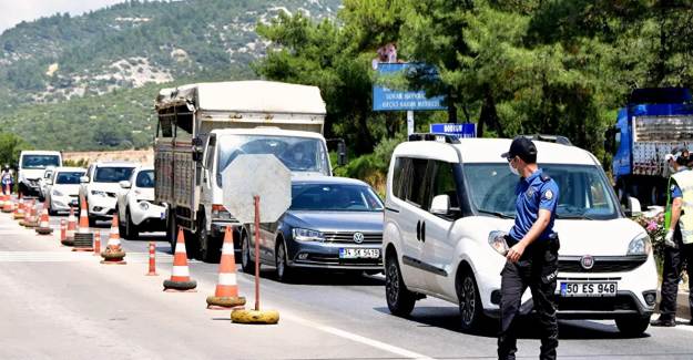 Bodrum'da Tatilci Akını! Son 24 Saatte 10 Bin Araç