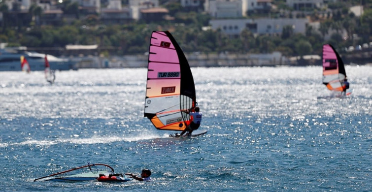 Bodrum'da Windsurf Türkiye Ligi 3. Ayak Yarışları Başladı