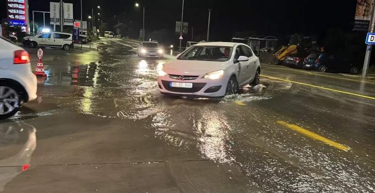 Bodrum'da yine aynı manzara: Ana isale hattı patladı, yollar göle döndü!