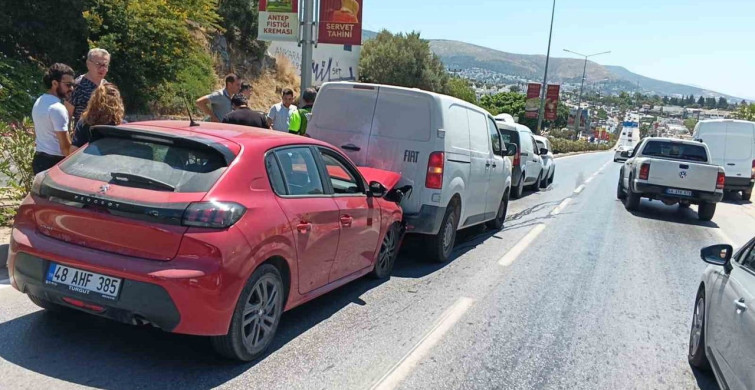 Bodrum'da zincirleme kaza: 5 araç birbirine girdi