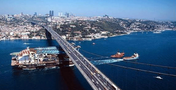 Boğaz'da Gemi Trafiği Durdu 