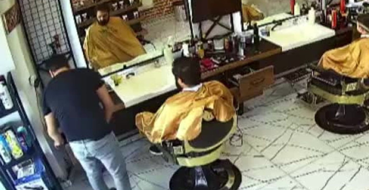 Boğazına kaçan erik parçası heimlich manevrasıyla çıkarıldı