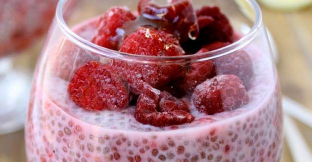Böğürtlenli Chia Puding