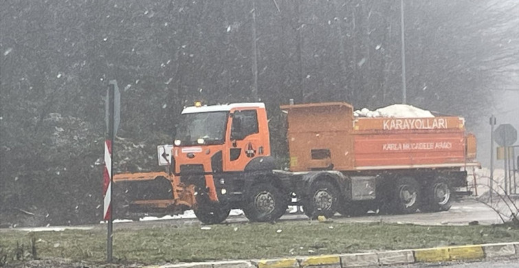 Bolu Dağı Geçişinde Kar Yağışı Ulaşımı Etkiliyor