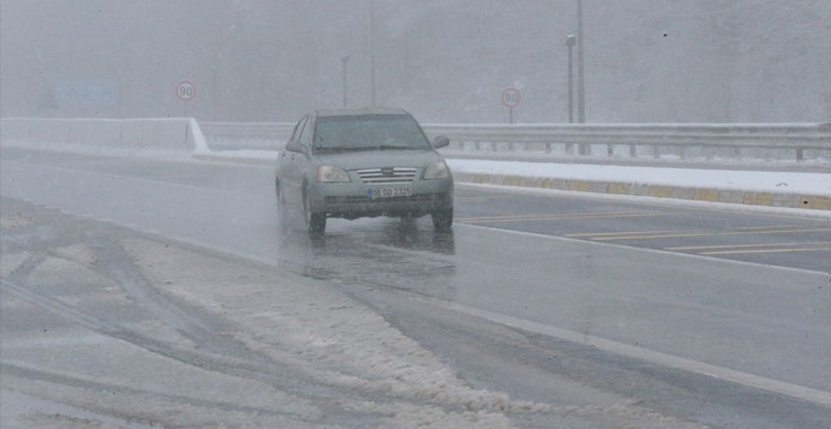 Bolu Dağı'nda Kar Yağışı Etkili Oluyor