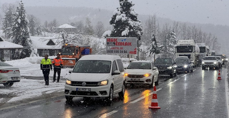 Bolu Dağı'nda Kar Yağışı Ulaşımı Olumsuz Etkiledi