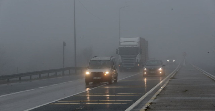 Bolu Dağı'nda Yoğun Sis Ulaşımı Olumsuz Etkiledi