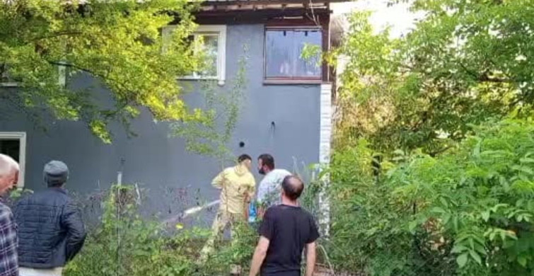 Bolu'da 2 katlı evin çatı katında yangın çıktığı bildirildi
