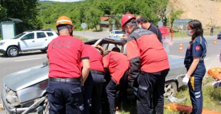 Bolu'da Feci Kaza! Yaşlı Çift Araca Sıkıştı!