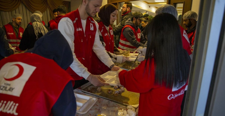 Bolu'da Filistinli Öğrencilerin Kızılay İftarı