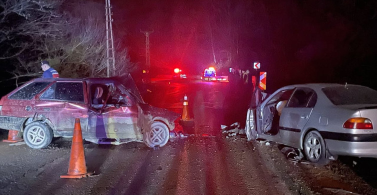 Bolu'da İki Otomobil Çarpıştı: 6 Yaralı