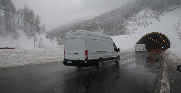 Bolu'da Kar Yağışı Nedeniyle Eğitime Ara Verildi