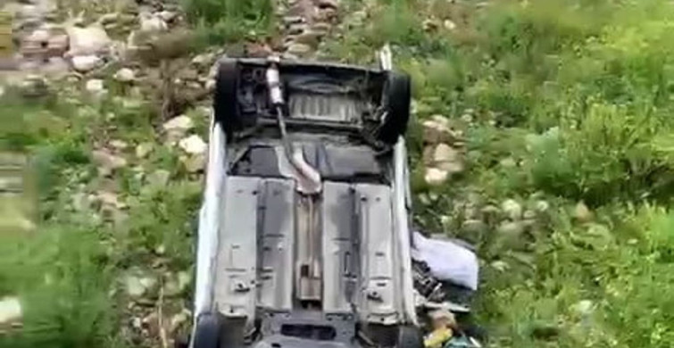 Bolu’da Kaza: Hafif Ticari Araç Dere Yatağına Uçtu