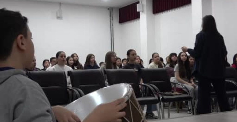 Bolu'da Öğrenciler Çoksesli Koroda Yeteneklerini Geliştiriyor