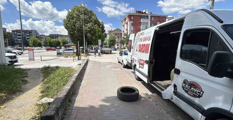 Bolu'da otoyol düzenlemesi sürücüleri zor durumda bıraktı: 20 araç lastik patlattı